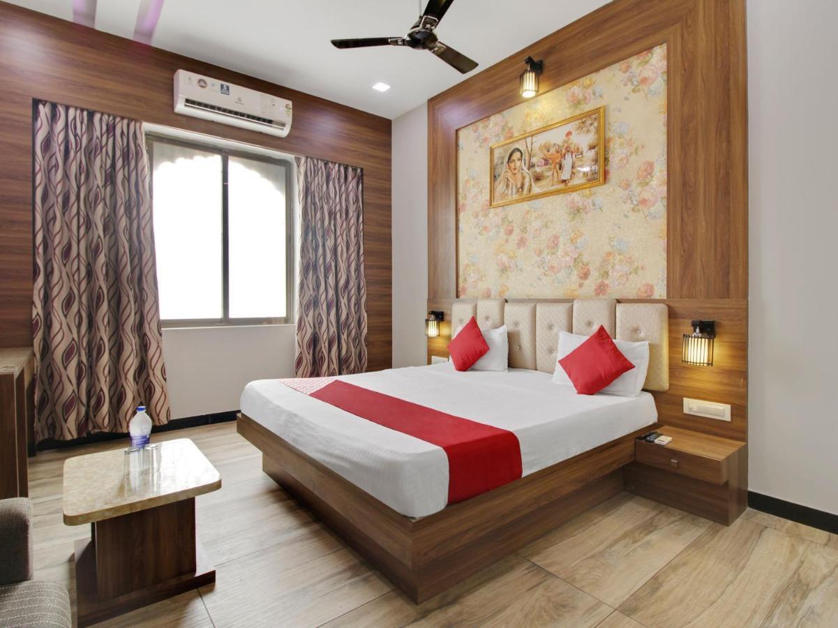 OYO 72429 New Abhinandan Hotel Amroha Bagian luar foto
