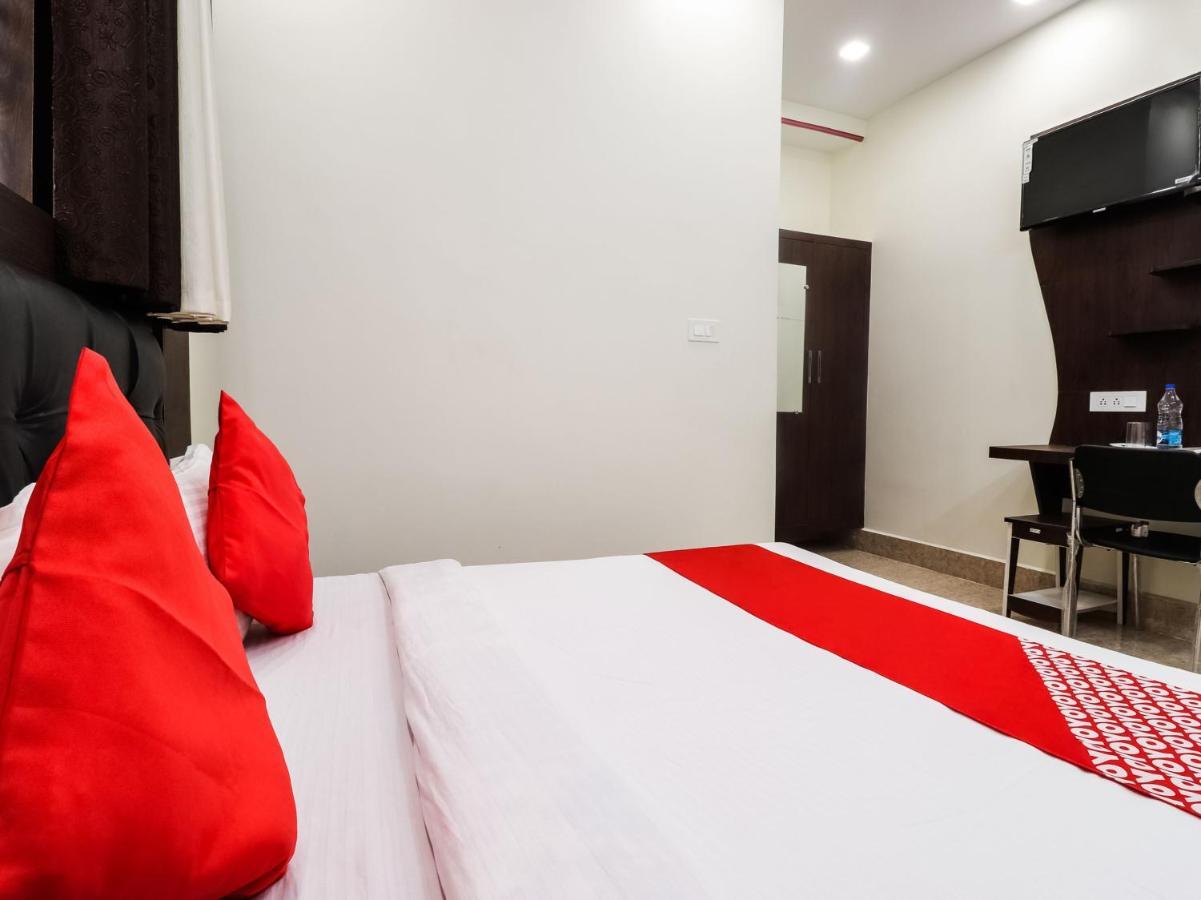 OYO 72429 New Abhinandan Hotel Amroha Bagian luar foto