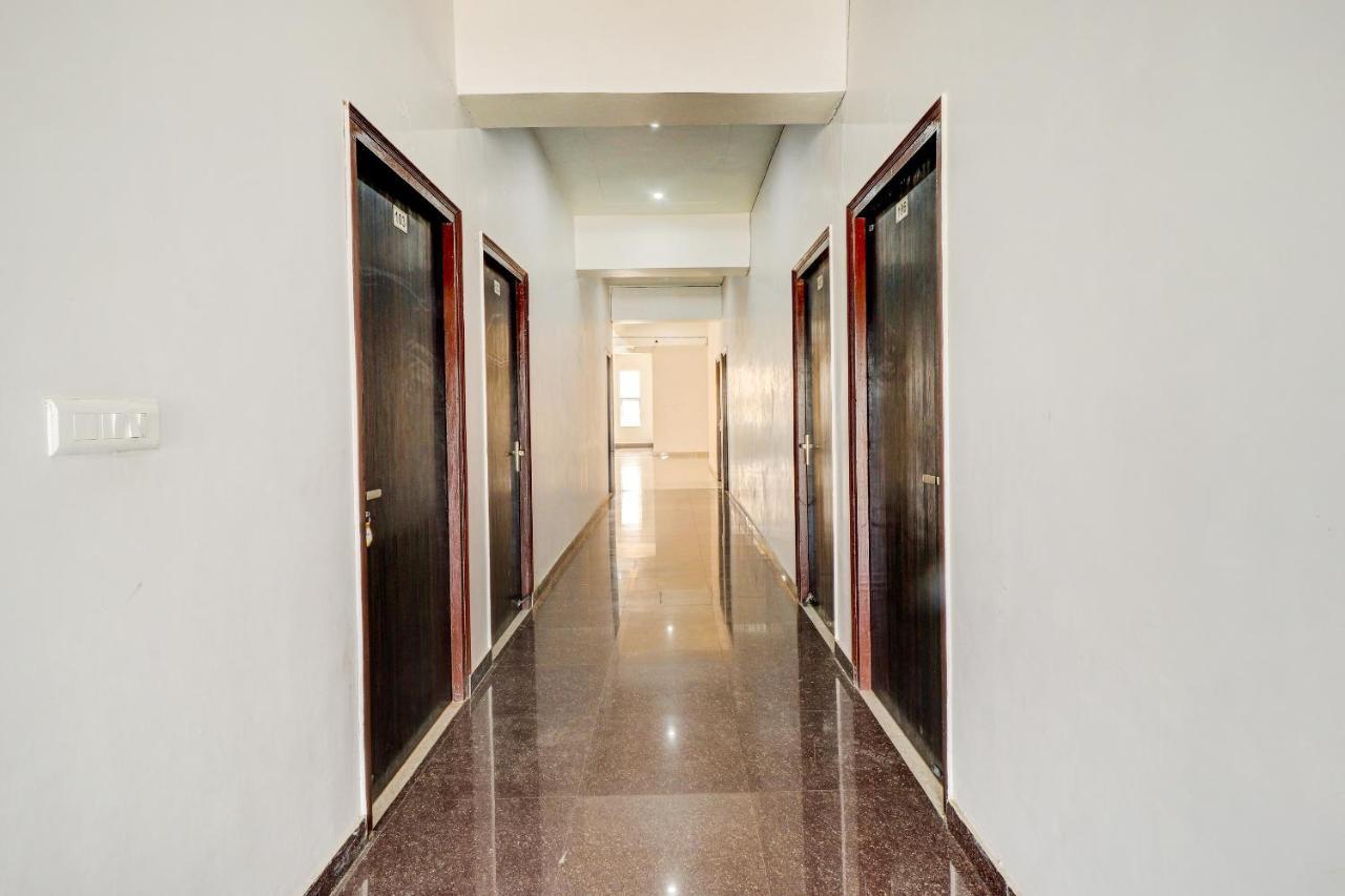 OYO 72429 New Abhinandan Hotel Amroha Bagian luar foto