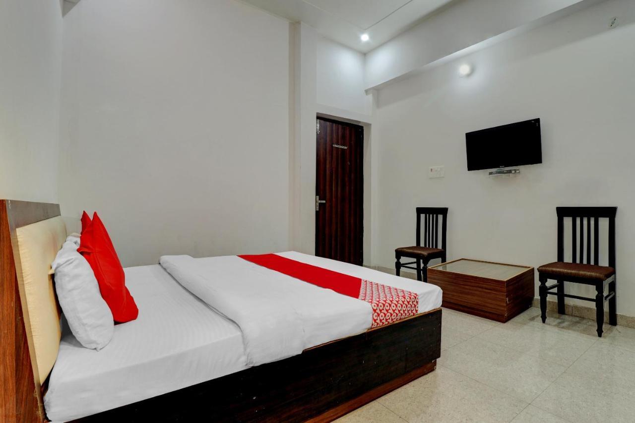 OYO 72429 New Abhinandan Hotel Amroha Bagian luar foto