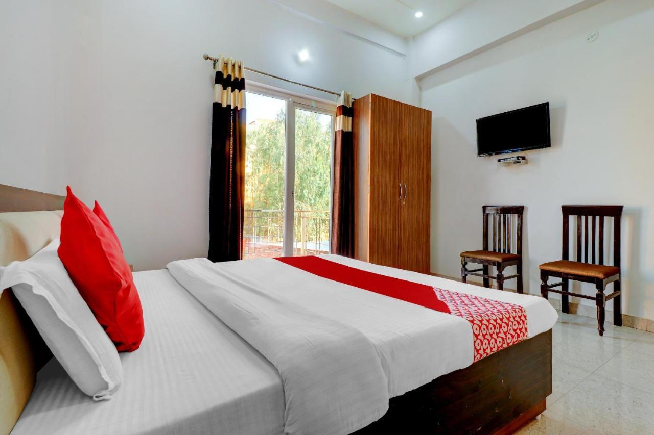 OYO 72429 New Abhinandan Hotel Amroha Bagian luar foto