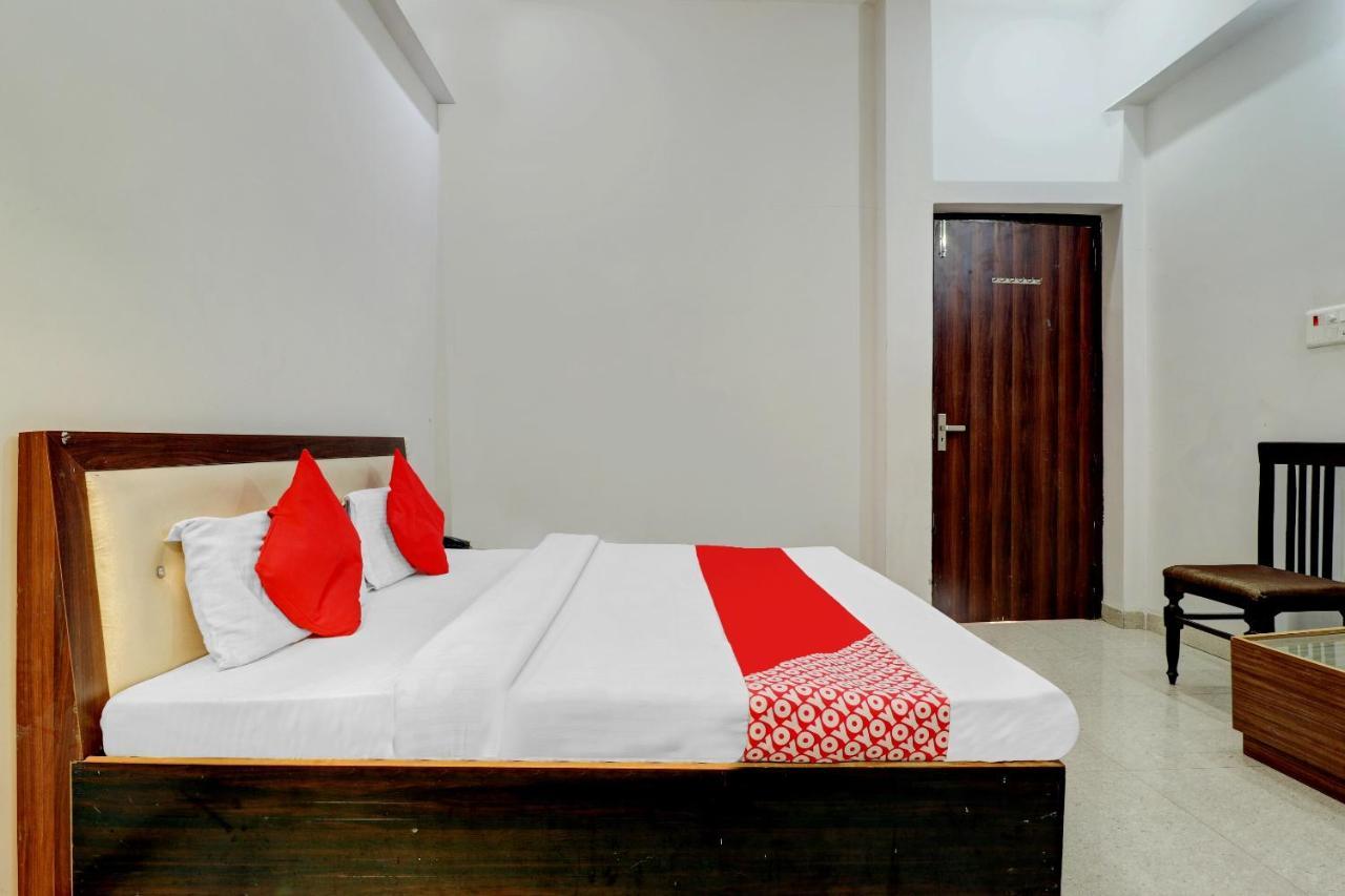 OYO 72429 New Abhinandan Hotel Amroha Bagian luar foto