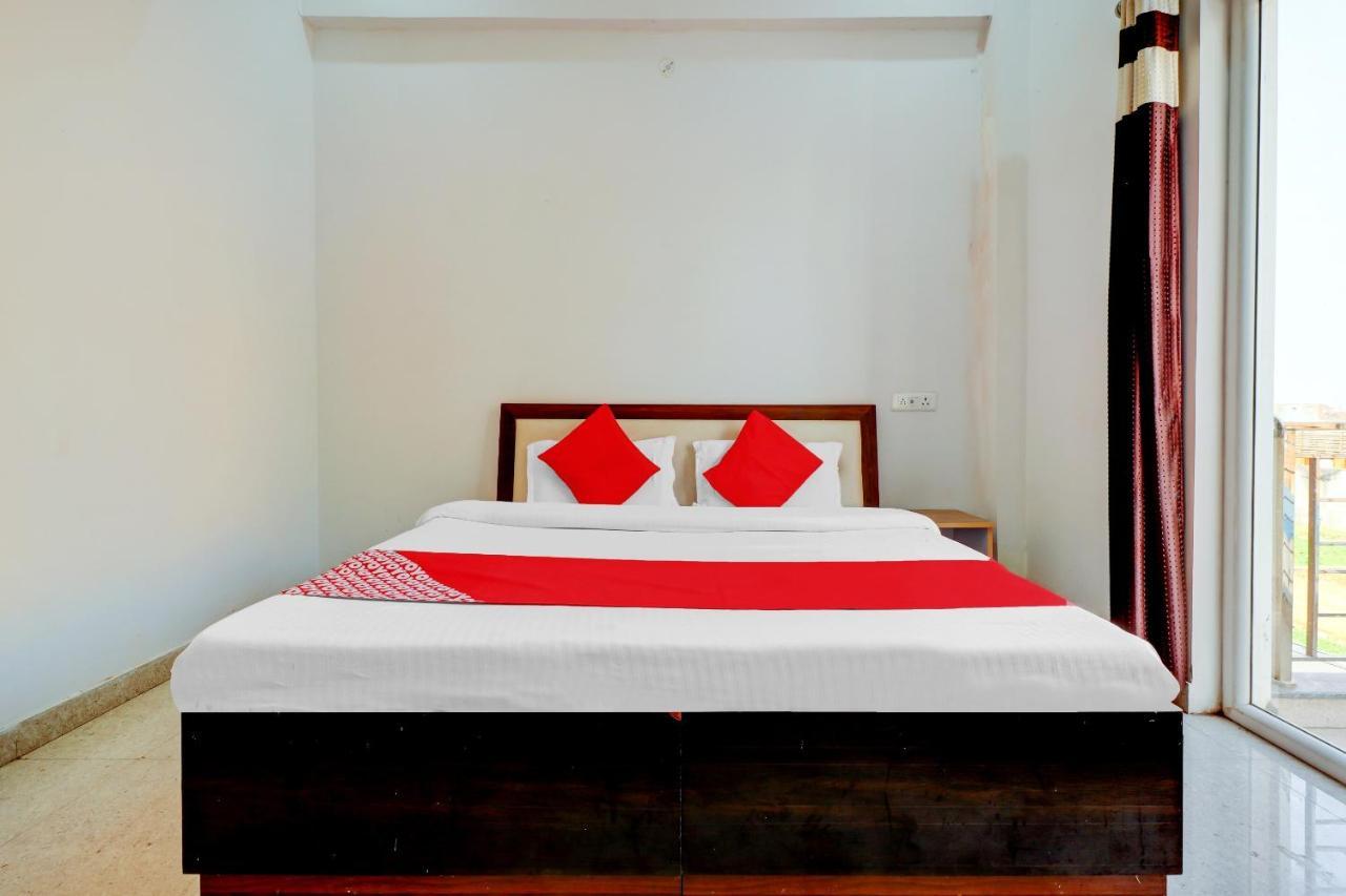 OYO 72429 New Abhinandan Hotel Amroha Bagian luar foto