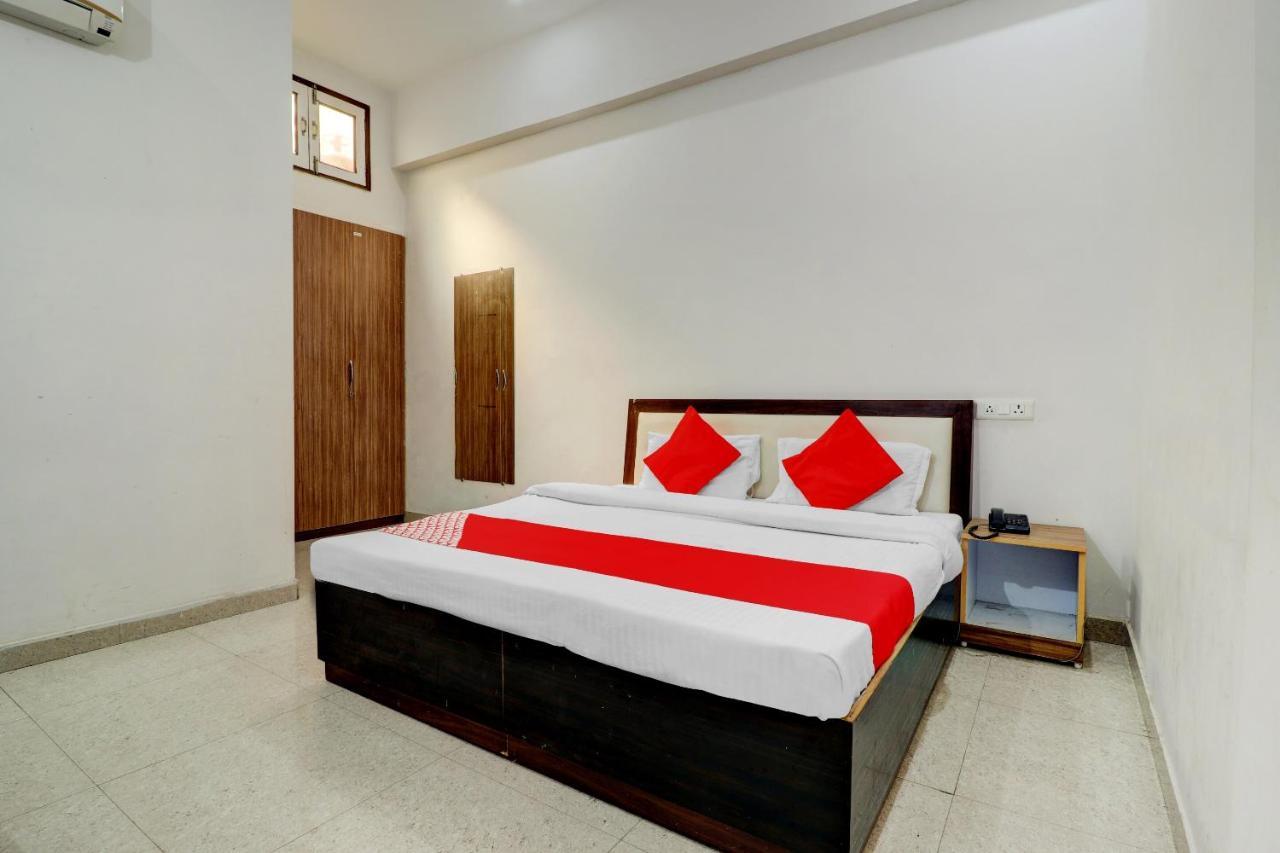 OYO 72429 New Abhinandan Hotel Amroha Bagian luar foto