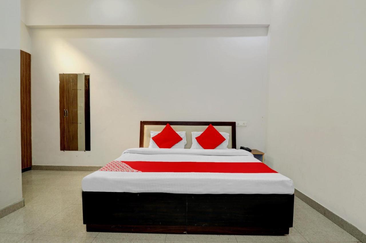 OYO 72429 New Abhinandan Hotel Amroha Bagian luar foto