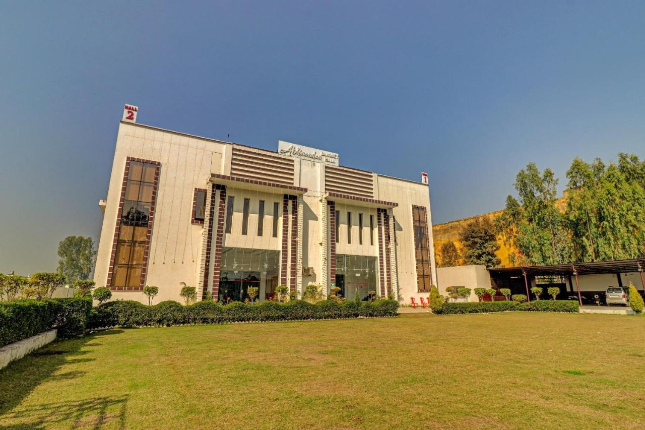 OYO 72429 New Abhinandan Hotel Amroha Bagian luar foto