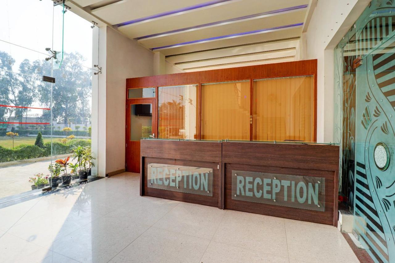 OYO 72429 New Abhinandan Hotel Amroha Bagian luar foto