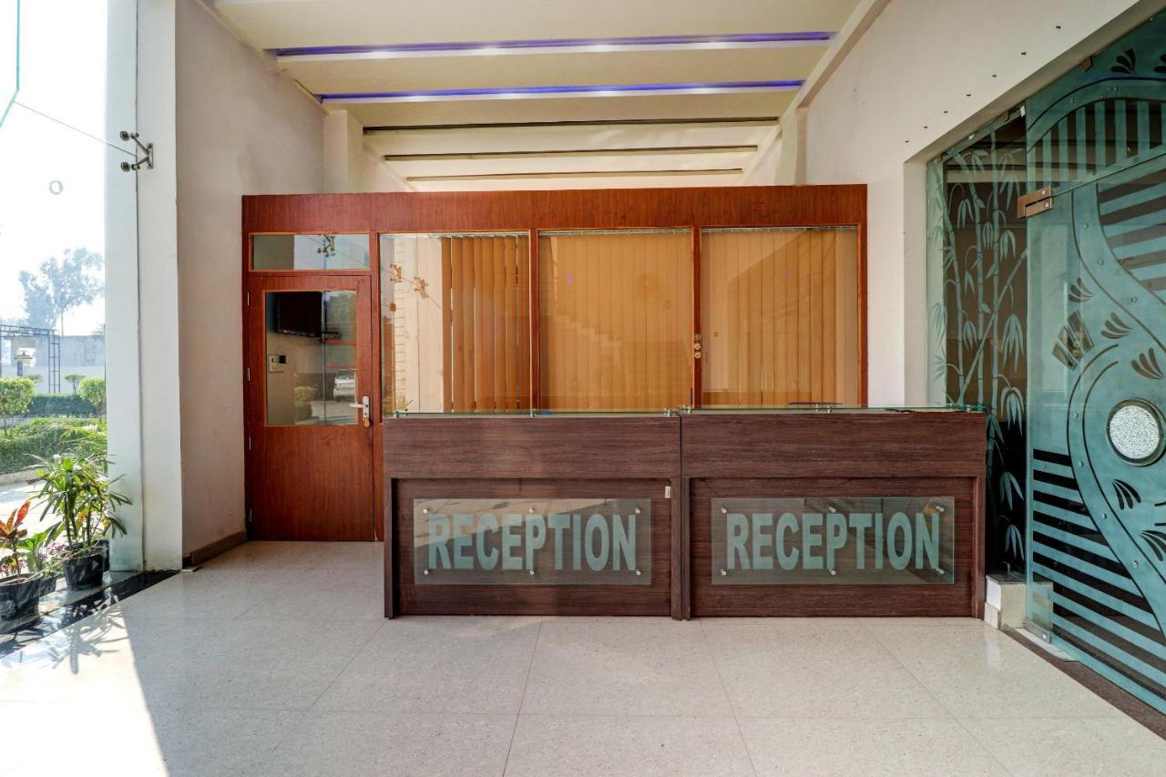 OYO 72429 New Abhinandan Hotel Amroha Bagian luar foto