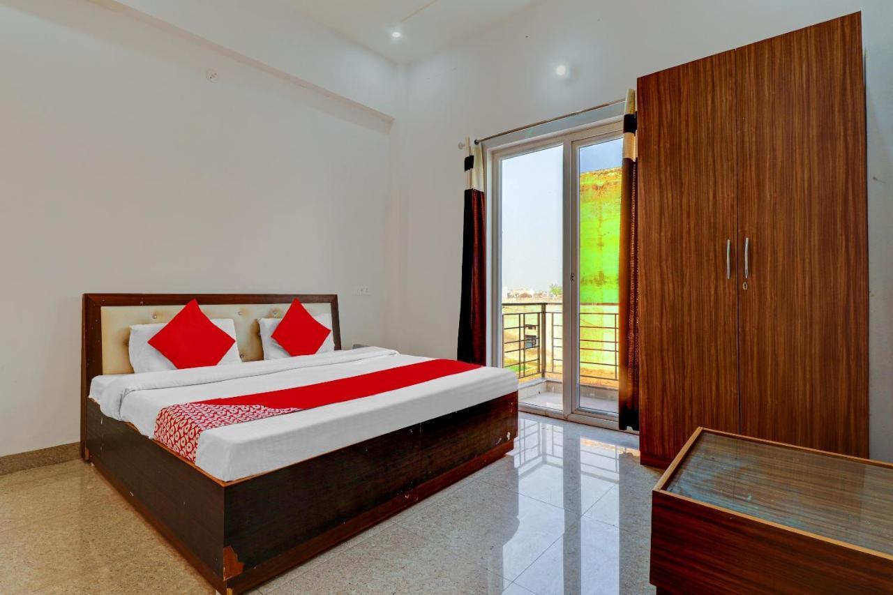 OYO 72429 New Abhinandan Hotel Amroha Bagian luar foto