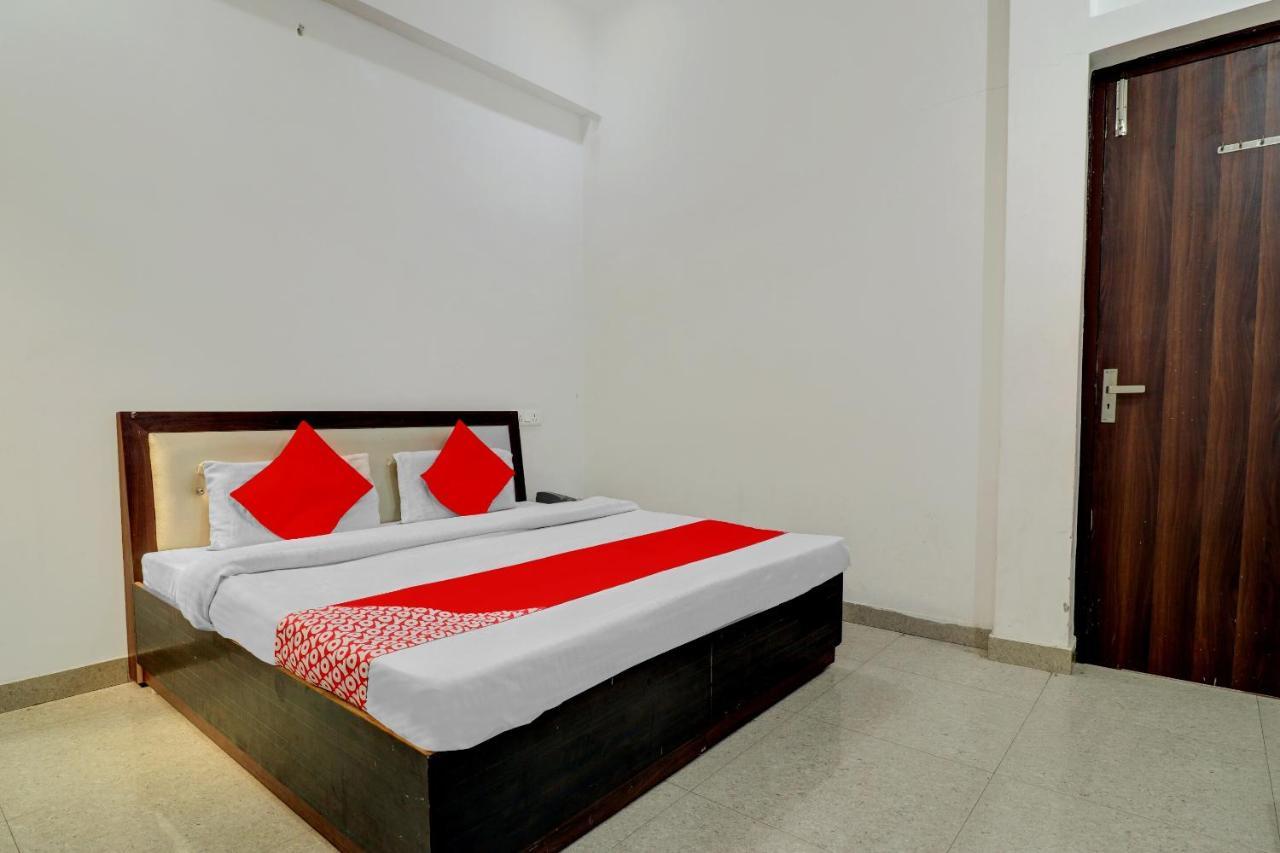 OYO 72429 New Abhinandan Hotel Amroha Bagian luar foto