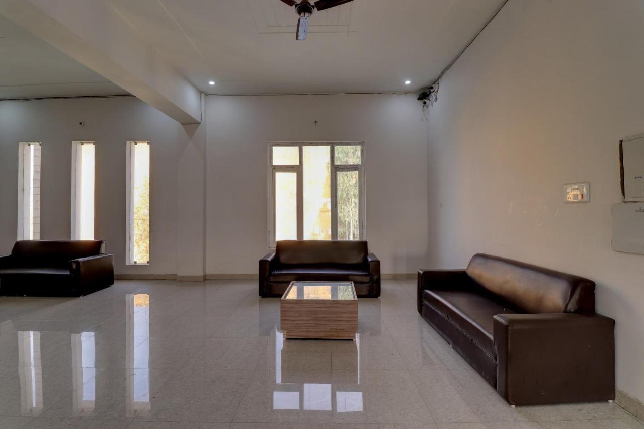 OYO 72429 New Abhinandan Hotel Amroha Bagian luar foto