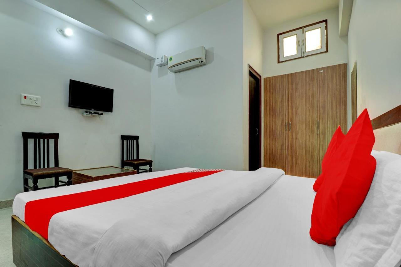 OYO 72429 New Abhinandan Hotel Amroha Bagian luar foto
