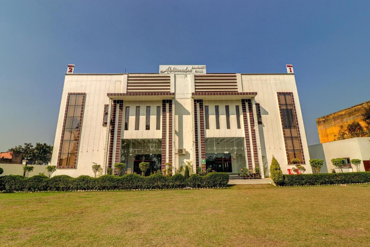 OYO 72429 New Abhinandan Hotel Amroha Bagian luar foto