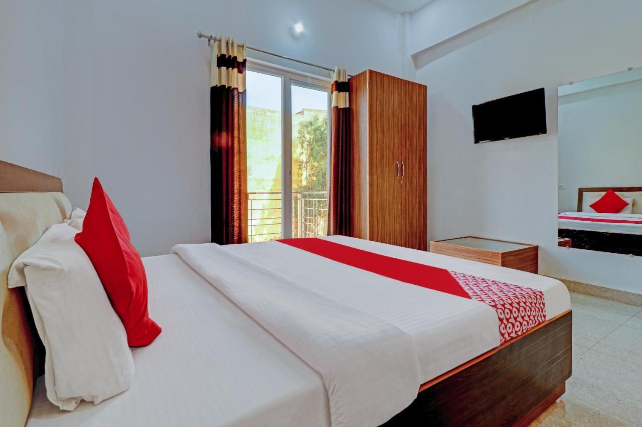 OYO 72429 New Abhinandan Hotel Amroha Bagian luar foto